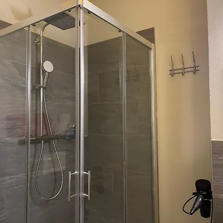 Pardo Bar Πανσιόν